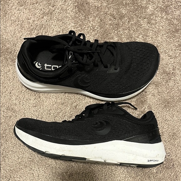 Topo Shoes - W’s phantom 3 size 7.5